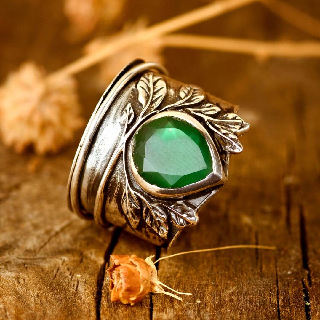Elegant Green Onyx Leaf Silver Fidget Ring