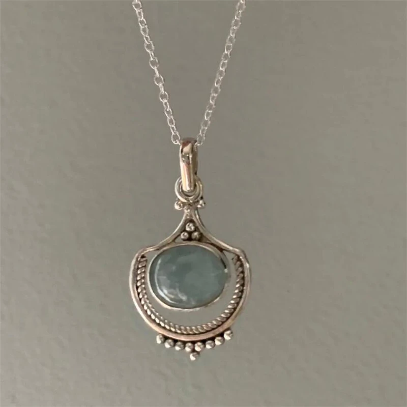 Vintage Green Stone Pendant Necklace